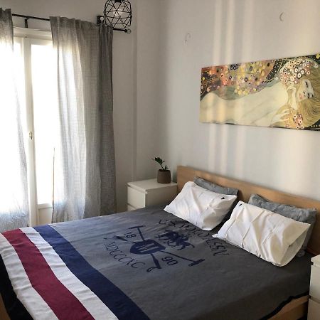 Cosy Apartment In Metaxourgeio Athens Luaran gambar