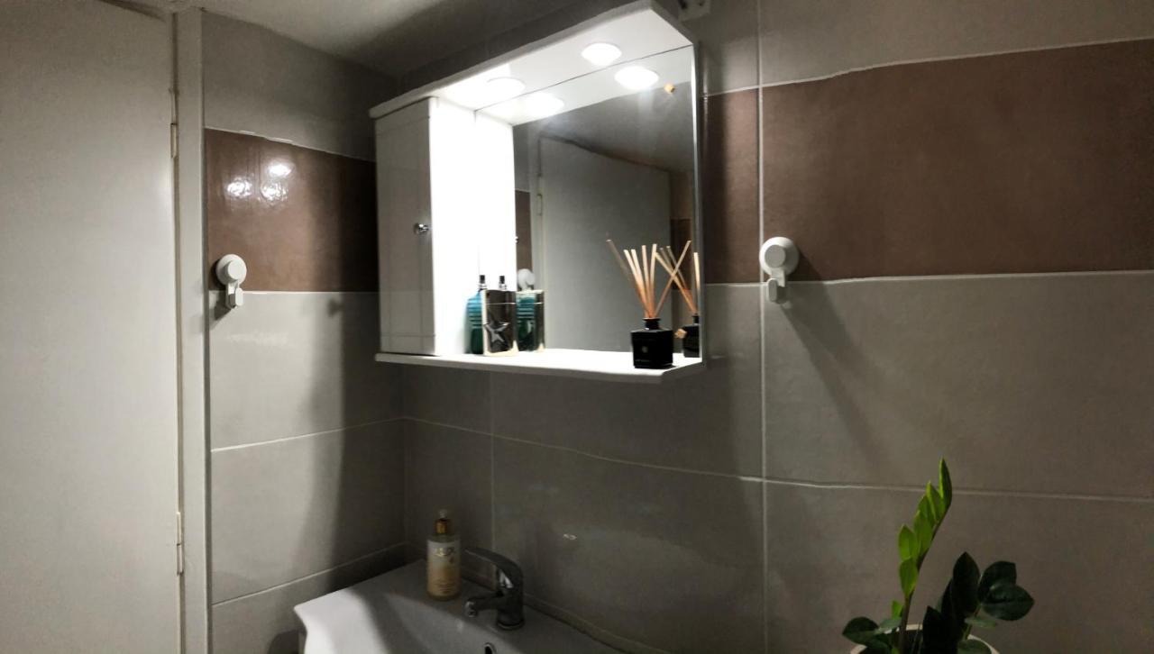 Cosy Apartment In Metaxourgeio Athens Luaran gambar